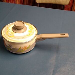 Vintage Sango 1 1/2 Quart Enamel Iris Flowers w Blue Band Cooking Pot Cottagecor